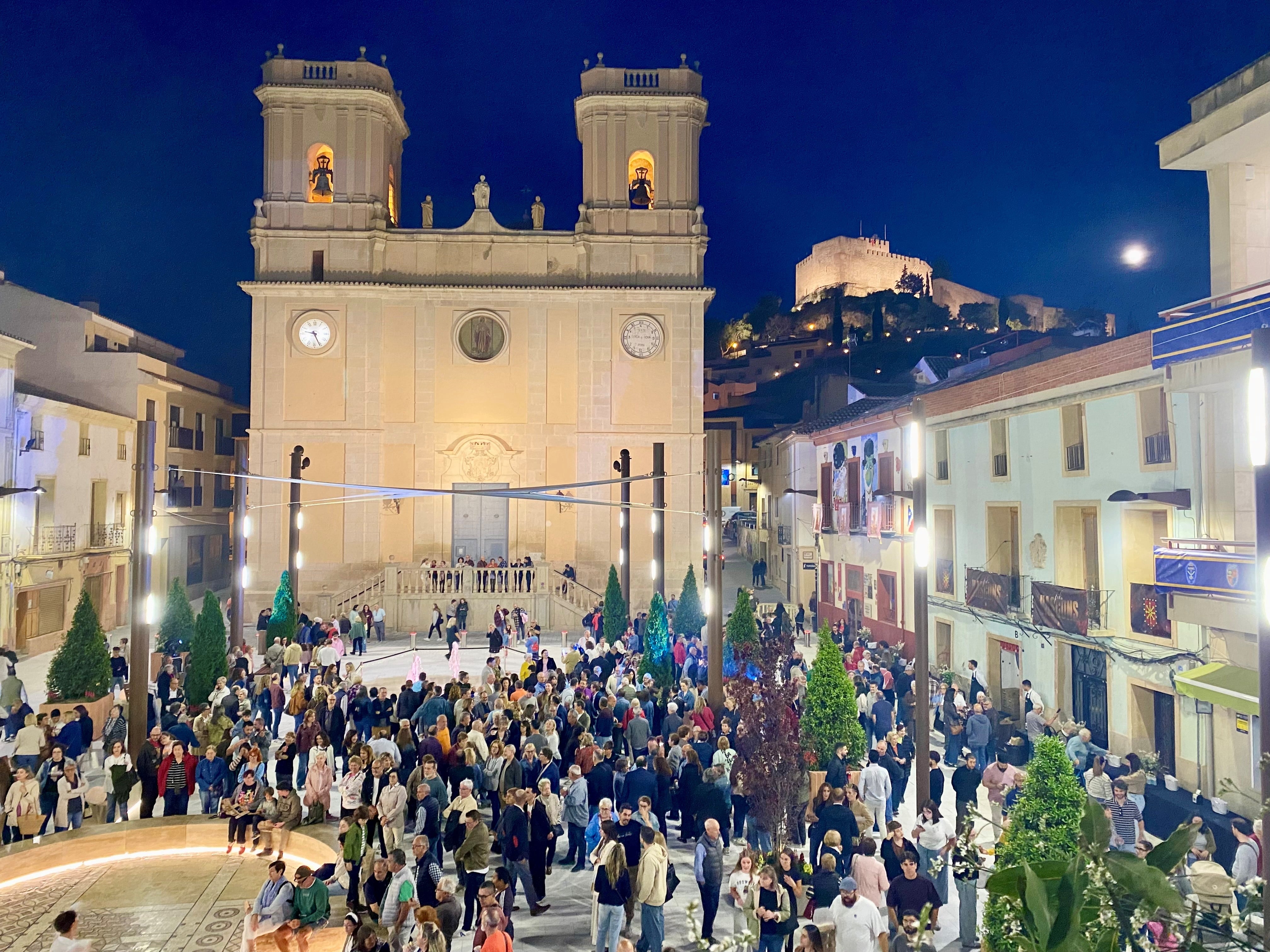 Vista de la plaça de Baix desde el balcón del Ayuntamiento de Petrer