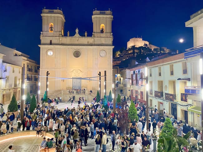 Vista de la plaça de Baix desde el balcón del Ayuntamiento de Petrer