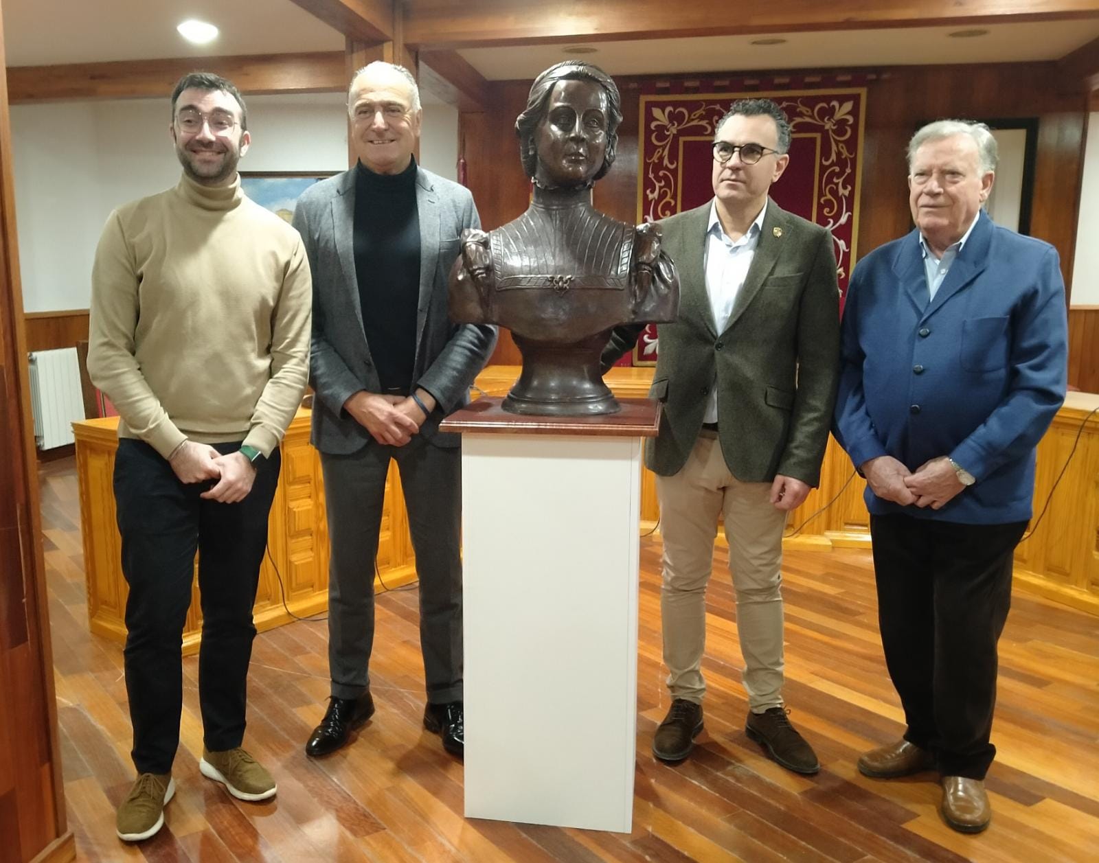 Raúl Añover, José Manuel Lopez Carrizo y Paco y Pablo &quot;Tito&quot; de Alfarería Tito de Úbeda (Jaén) autores del busto de Luisa Sigea