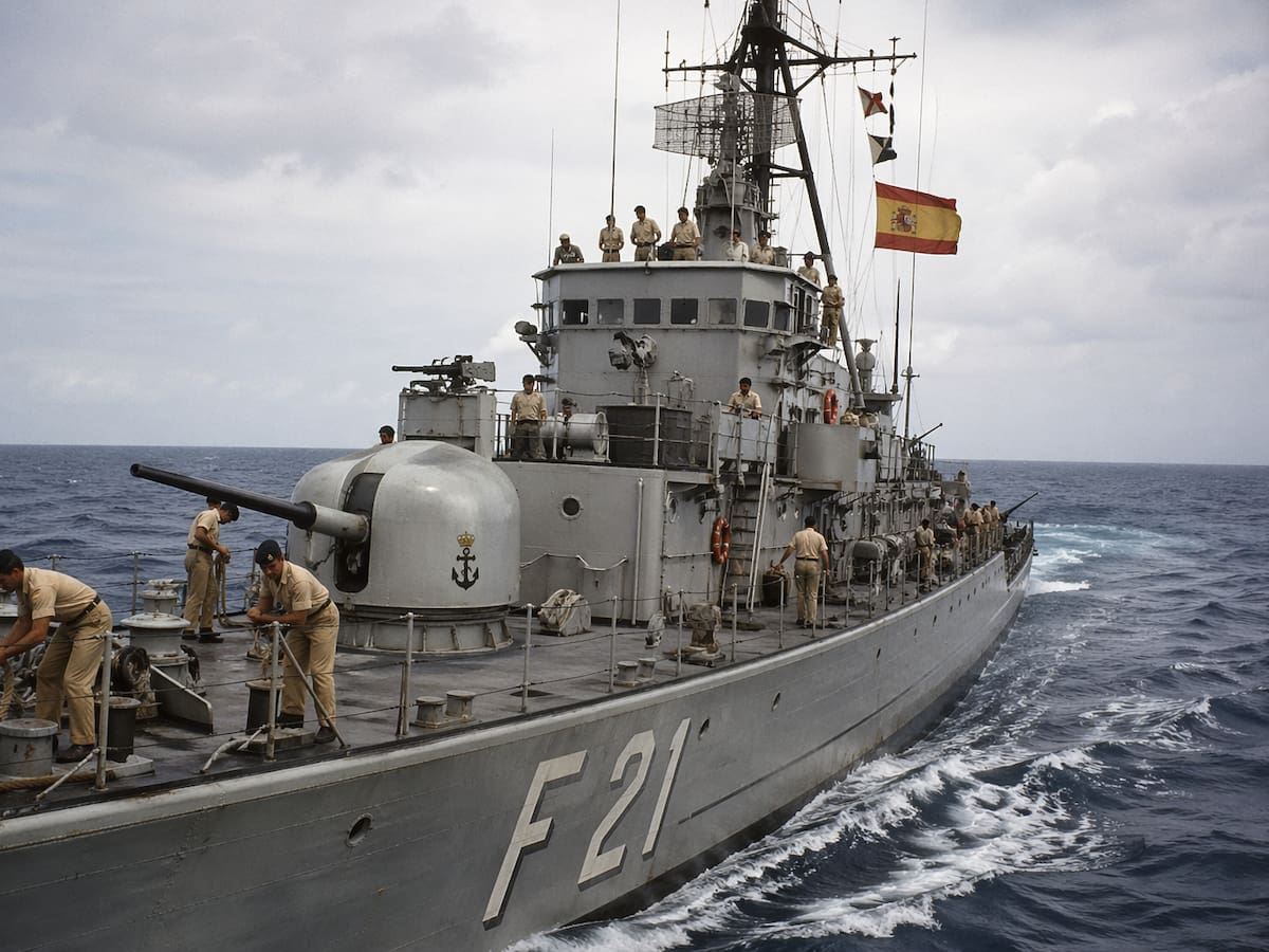 Ses veus de la mar. Navegant en un vaixell militar