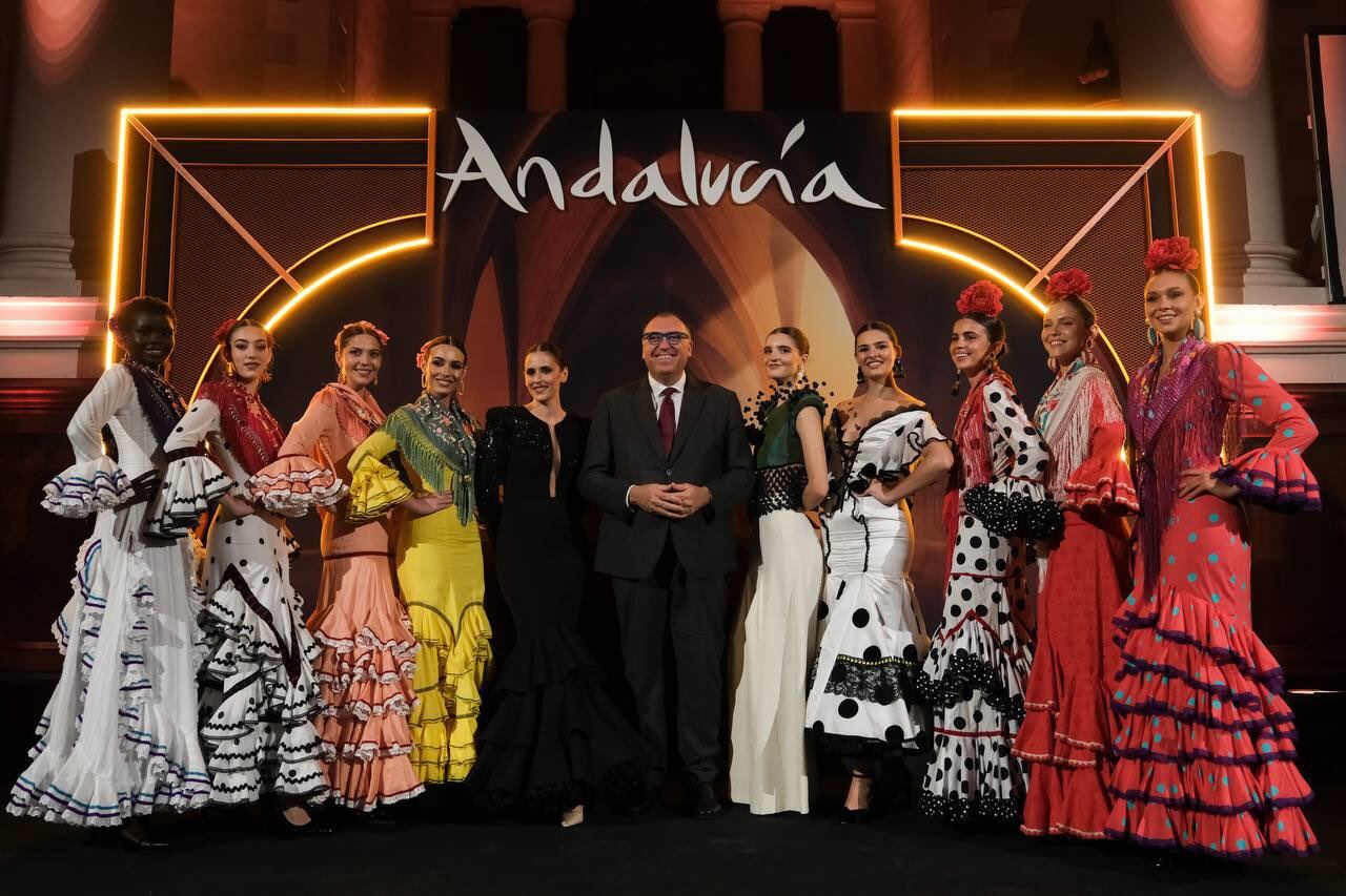 Bernal durante la puesta en escena del espectáculo en el centro de Londres