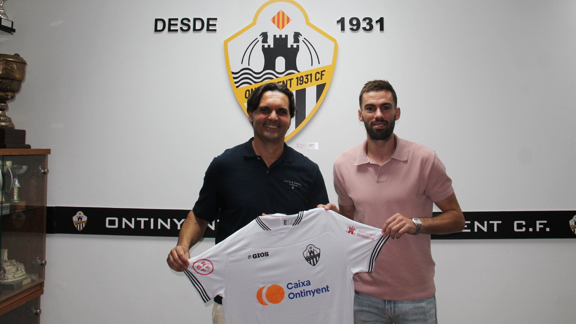 Alberto Oca, nuevo fichaje del Ontinyent 1931 CF, aportará experiencia y versatilidad al ataque blanquinegro de cara a la próxima temporada en Tercera RFEF