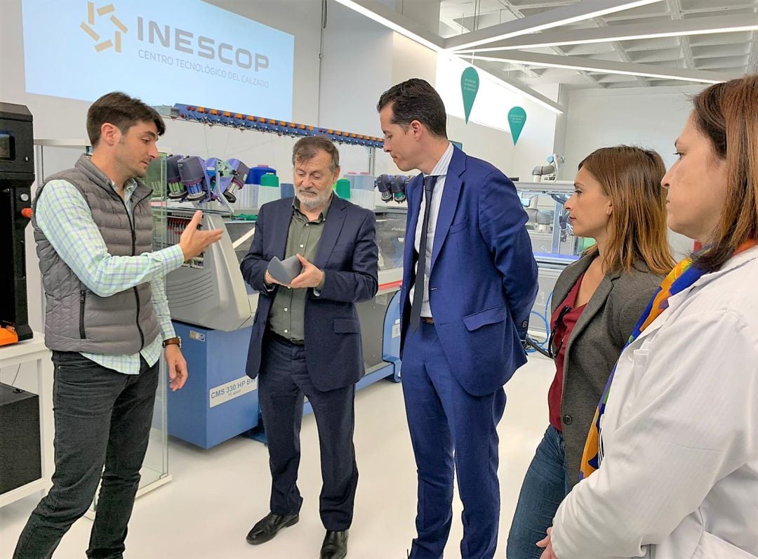 Visita de Manuel Gormicia, director autonómico de FP, a Elda