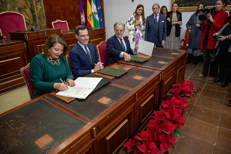 Firma del convenio entre la Diputación de Córdoba y la Junta de Andalucía para afrontar el problema del agua en el Norte de la provincia