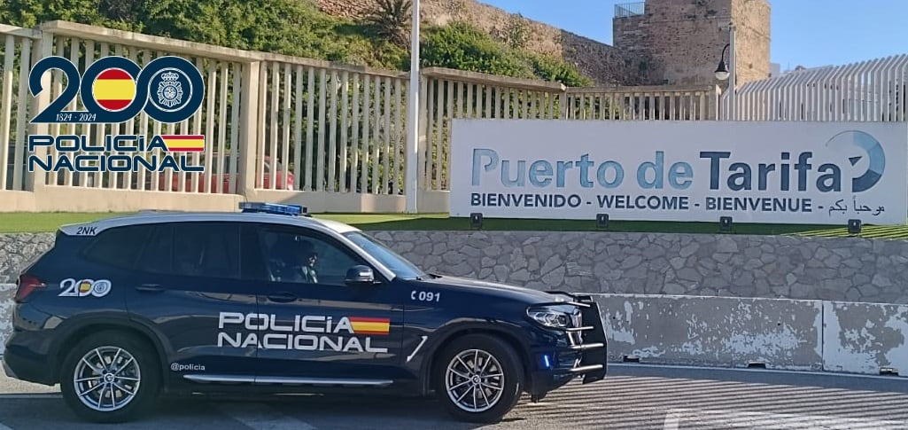 Un furgón de Policía en Tarifa