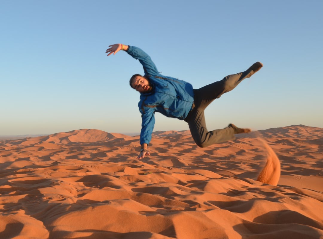 Mario Trotamundos,  en plena forma en el desierto de Marruecos