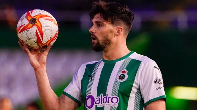 Satrústegui se dispone a sacar de banda en El Sardinero