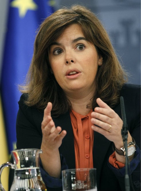 La vicepresidenta del Gobierno, Soraya Sáenz de Santamaría, durante la rueda de prensa posterior a la reunión del Consejo de Ministros que ha aprobado un decreto por el que se reducirán los coches oficiales de la Administración Central del Estado