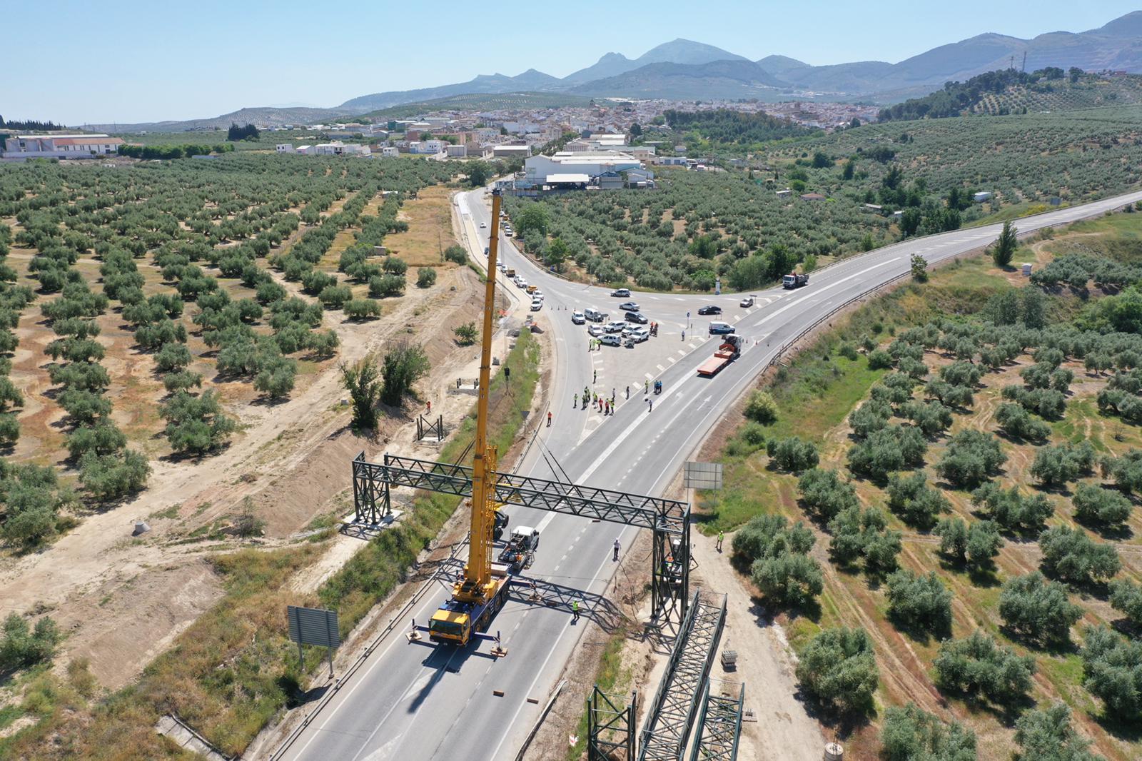 Imagen de archivo de la pasarela peatonal de la A-306 en Torredonjimeno.