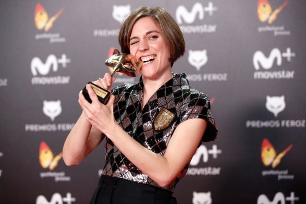 La directora Carla Simón posa tras recoger el premio a &#039;Mejor guión&#039;