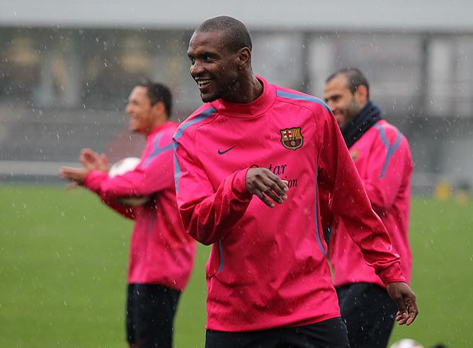 Abidal, durante un entrenamiento con el Barça