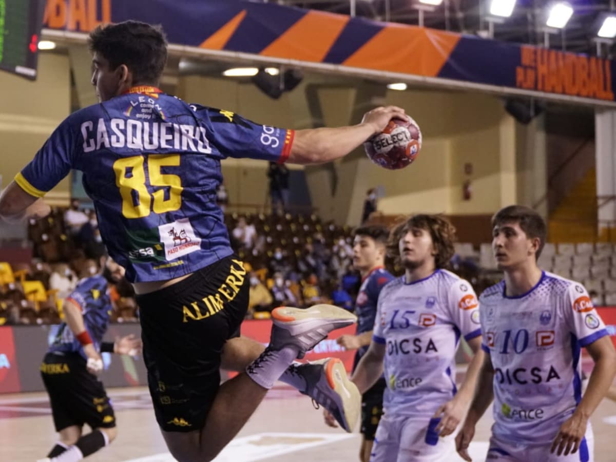 Adrián Casqueiro estará entre seis y ocho semanas de baja