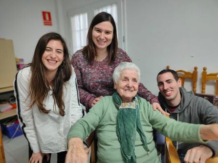 Ana junto a sus nietos el pasado mes de diciembre