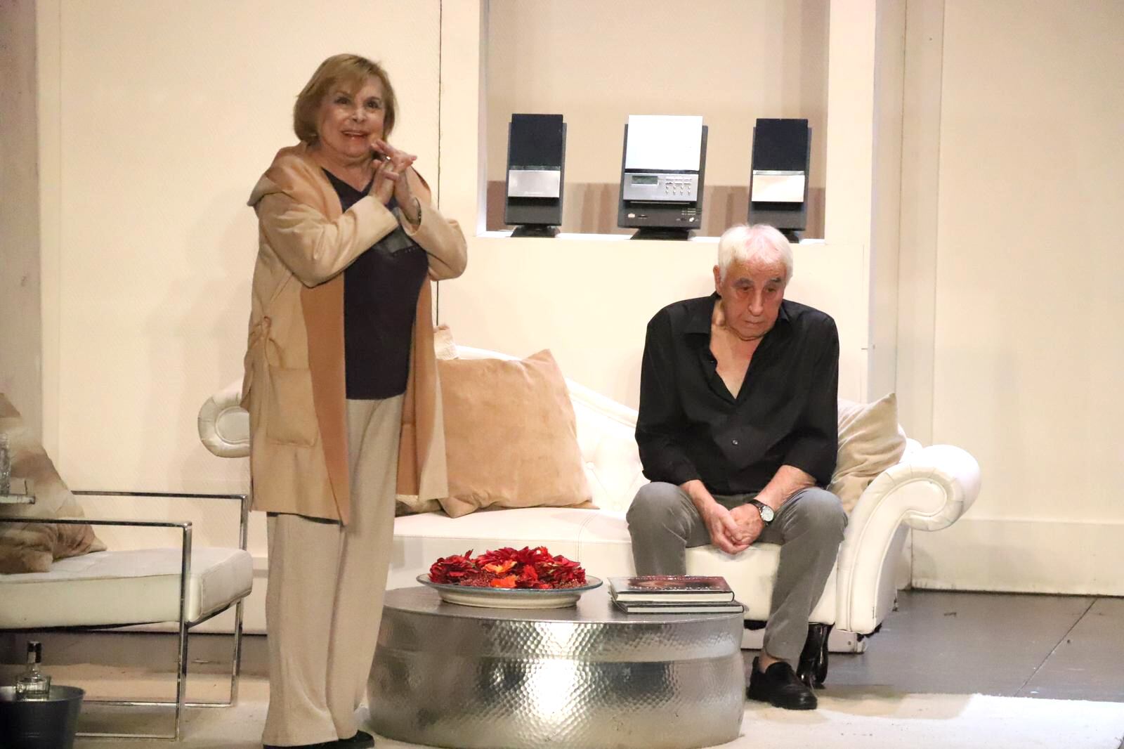 Representación de la obra 'Mentiras Inteligentes'