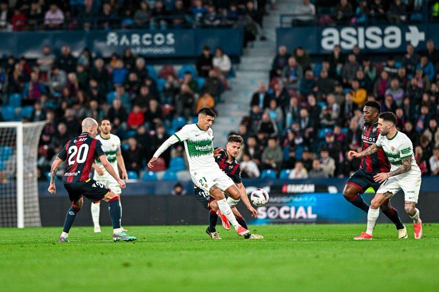 Un momento del Levante-Elche que se disputó en el Ciutat de Valencia