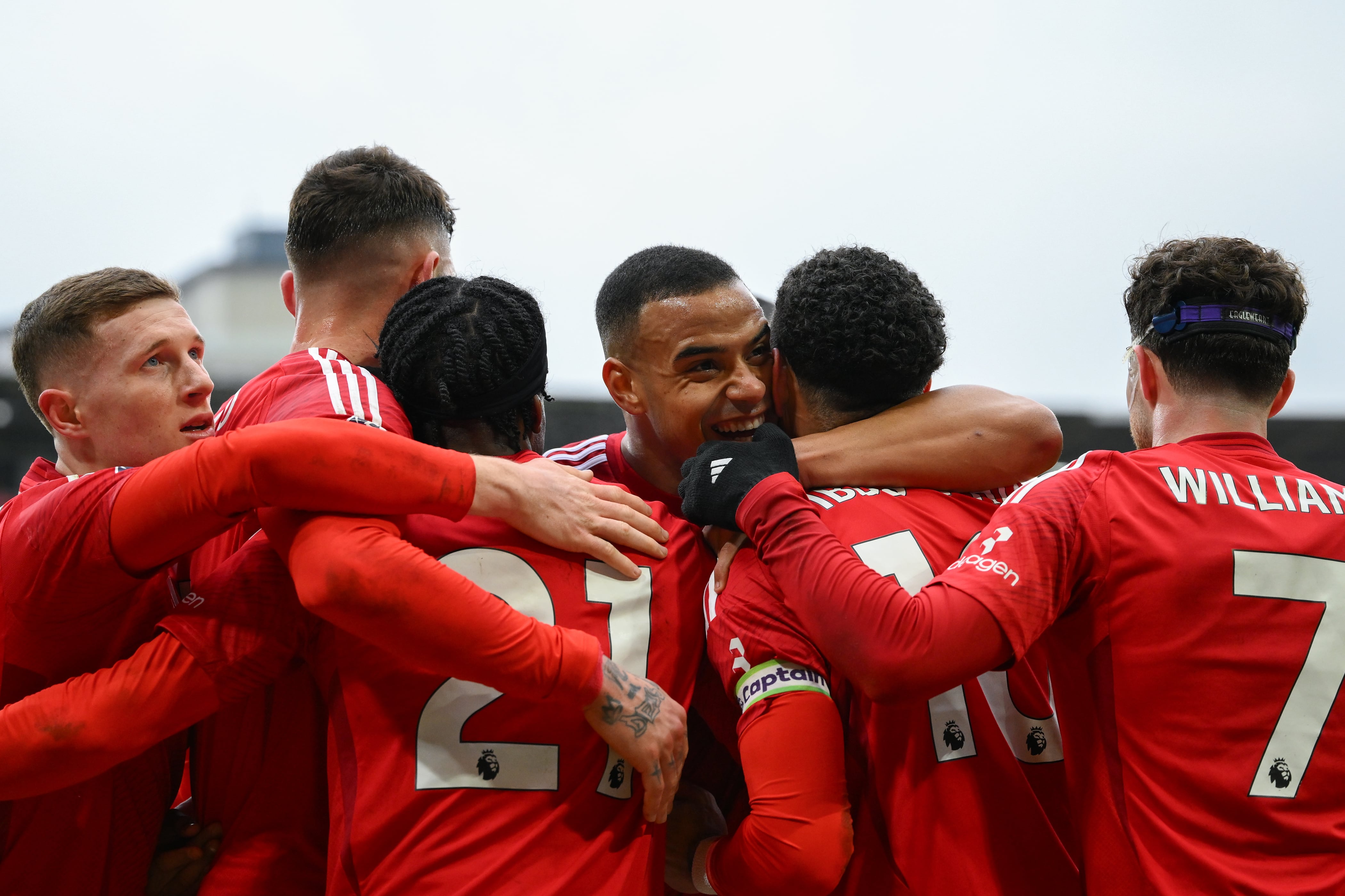 Los jugadores del Nottingham Forest celebran uno de sus goles ante el Brighton en la Premier League