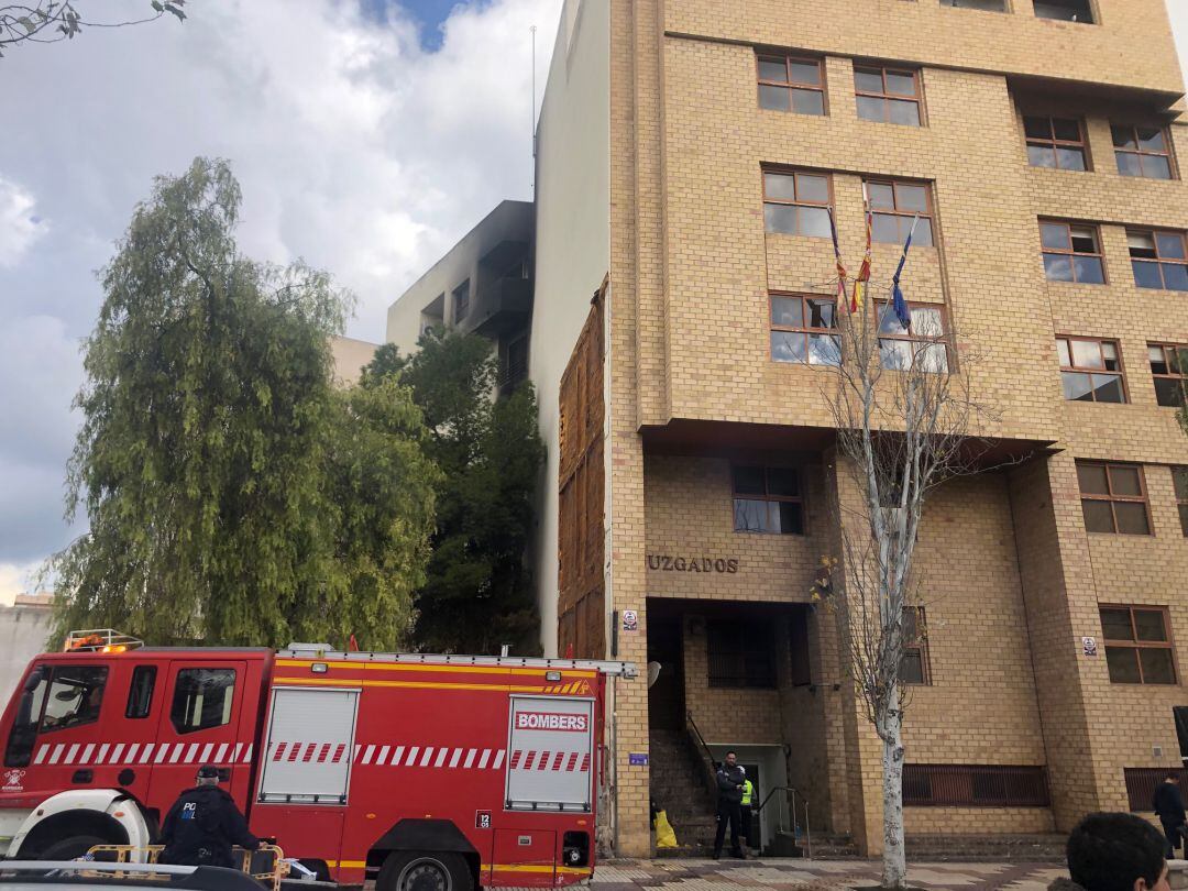 Imagen del edificio de los Juzgados tras el incendio