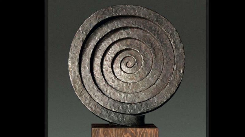 Una de las famosas espirales en hierro de Martín Chirino