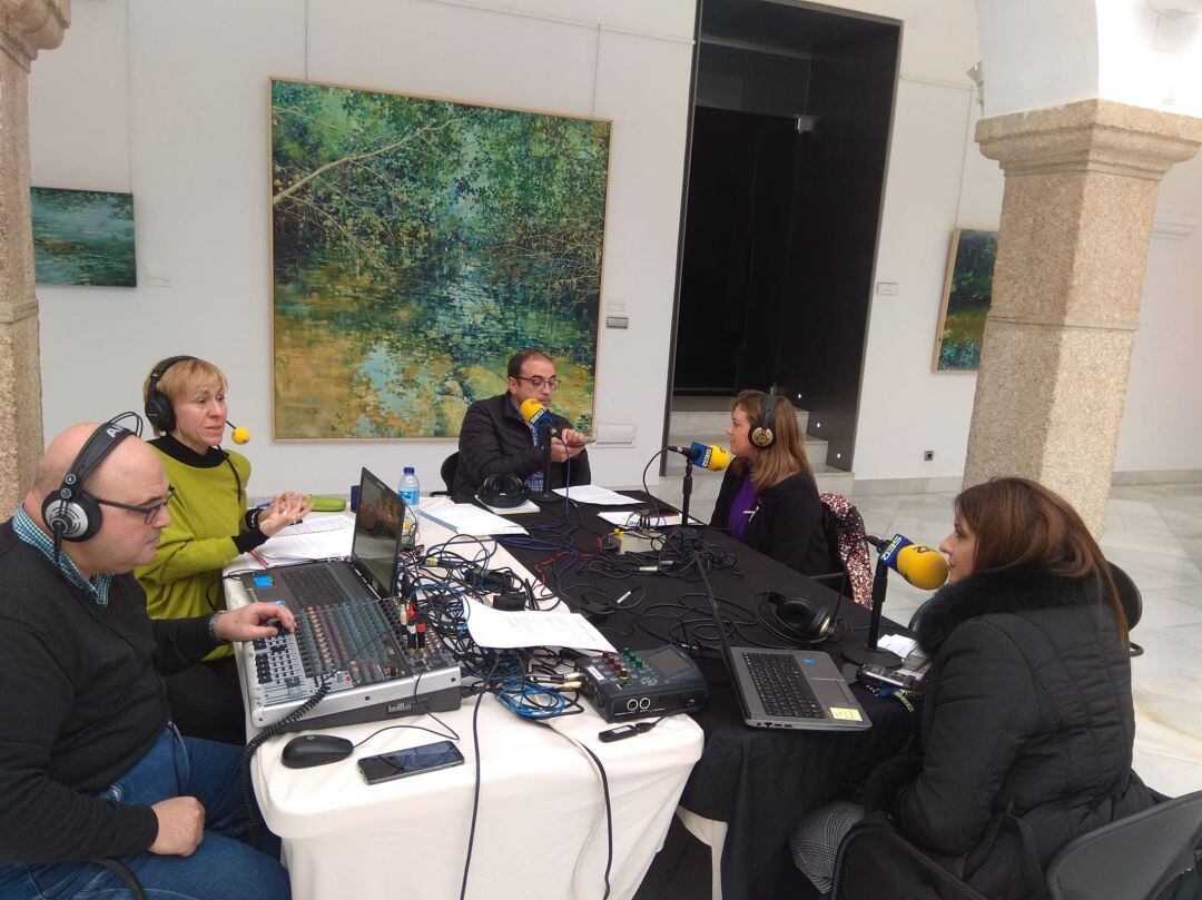 Momento del programa Hoy por Hoy Extremadura contra la violencia de género.