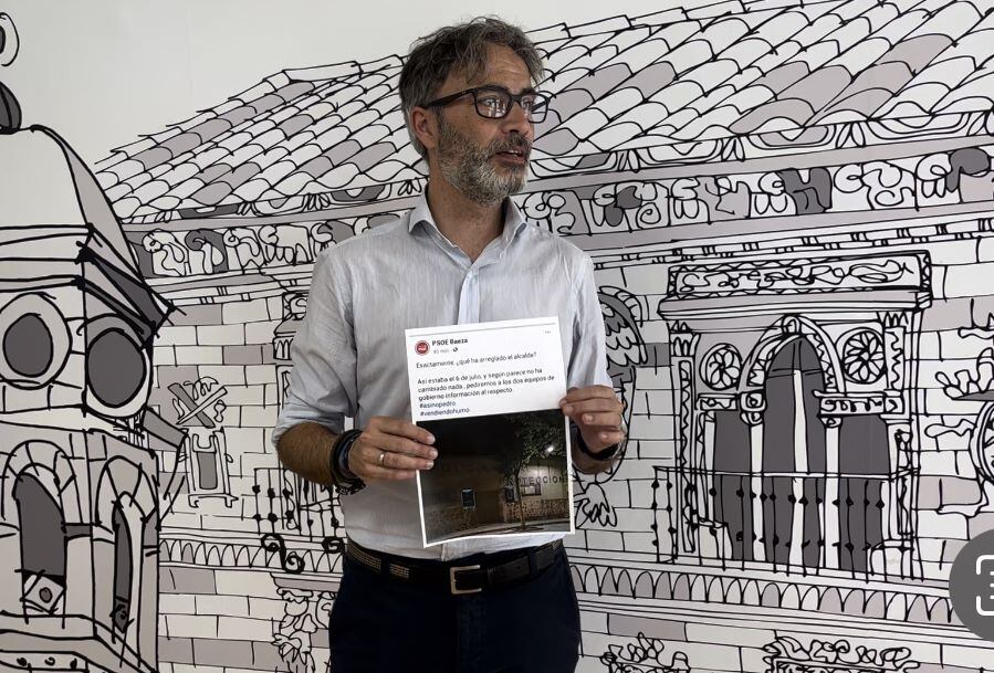 Puerta cerrada de la Jefatura de Policía Local