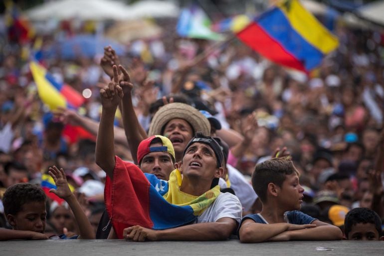 Millones de Venezolanos votan este domingo en las elecciones presidenciales que no cuentan con el respaldo de la Comunidad Internacional