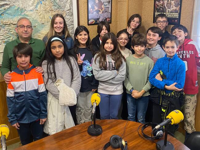 Alumnos de 6º de Primaria B del CEIP Fray Luis de León de Cuenca con su profesor Pedro Pablo Horcajada.