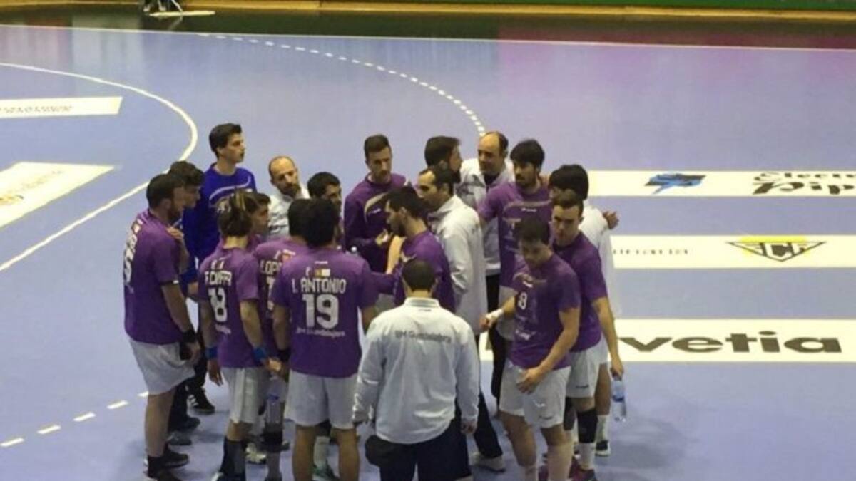 El BM Guadalajara sigue sin ganar en "La Catedral"