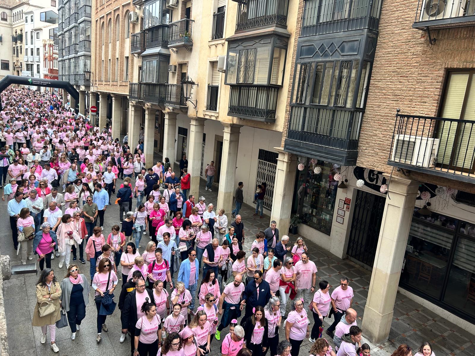Asistentes a la marcha &#039;Jaén se viste de rosa&#039; que organizó Ajicam el pasado 26 de octubre en Jaén.