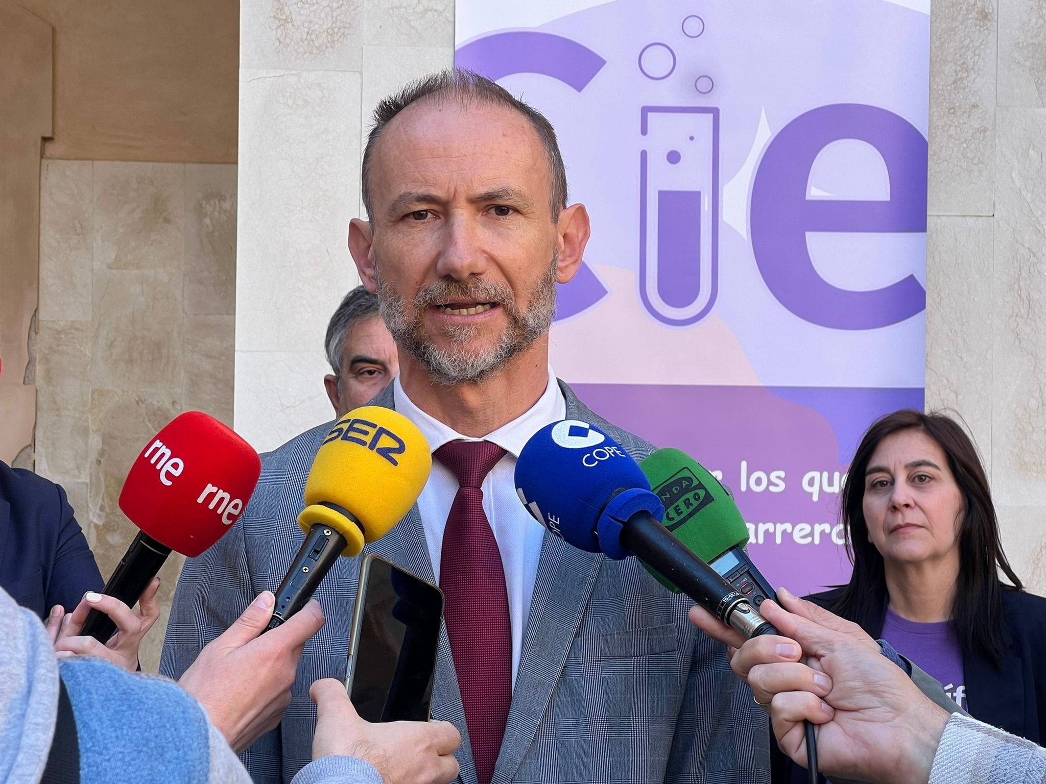 Bea y Claudia descubren su pasión por la ingeniería entre molinos de viento y sueños de Fórmula 1 en la UPCT