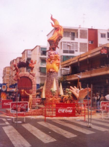 Hoguera de Colonia Requena del año 2000