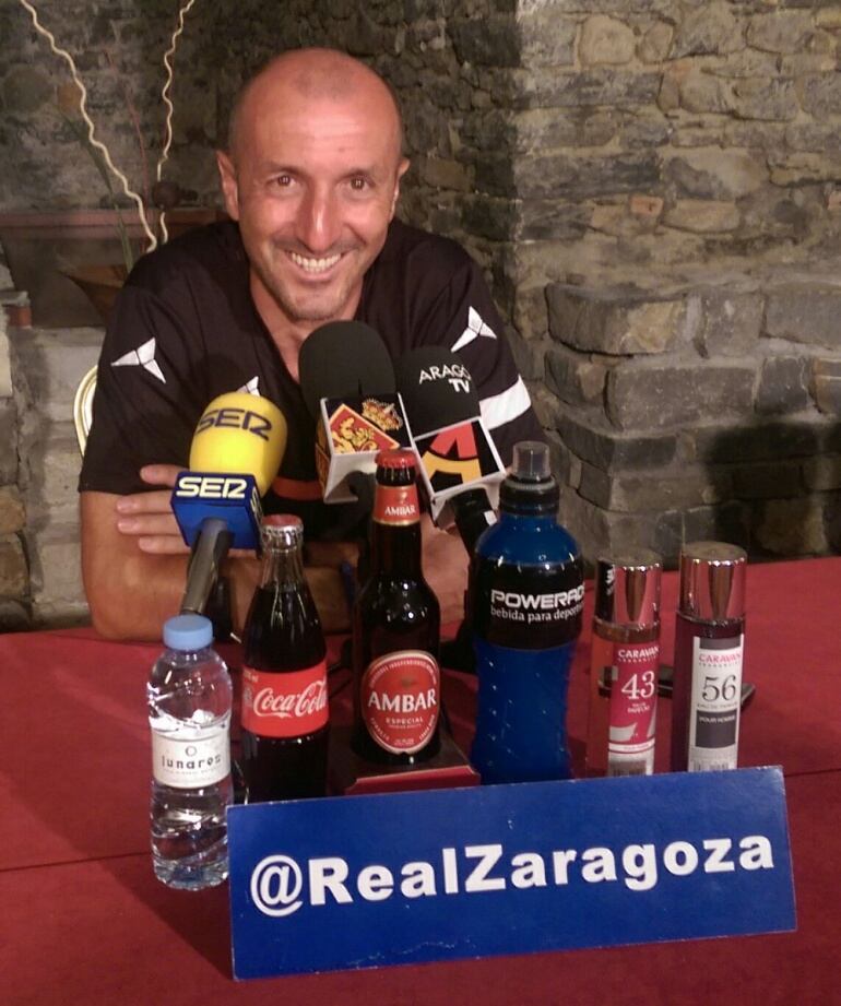 Ranko Popovich en rueda de prensa en la concentración del Real Zaragoza en Boltaña