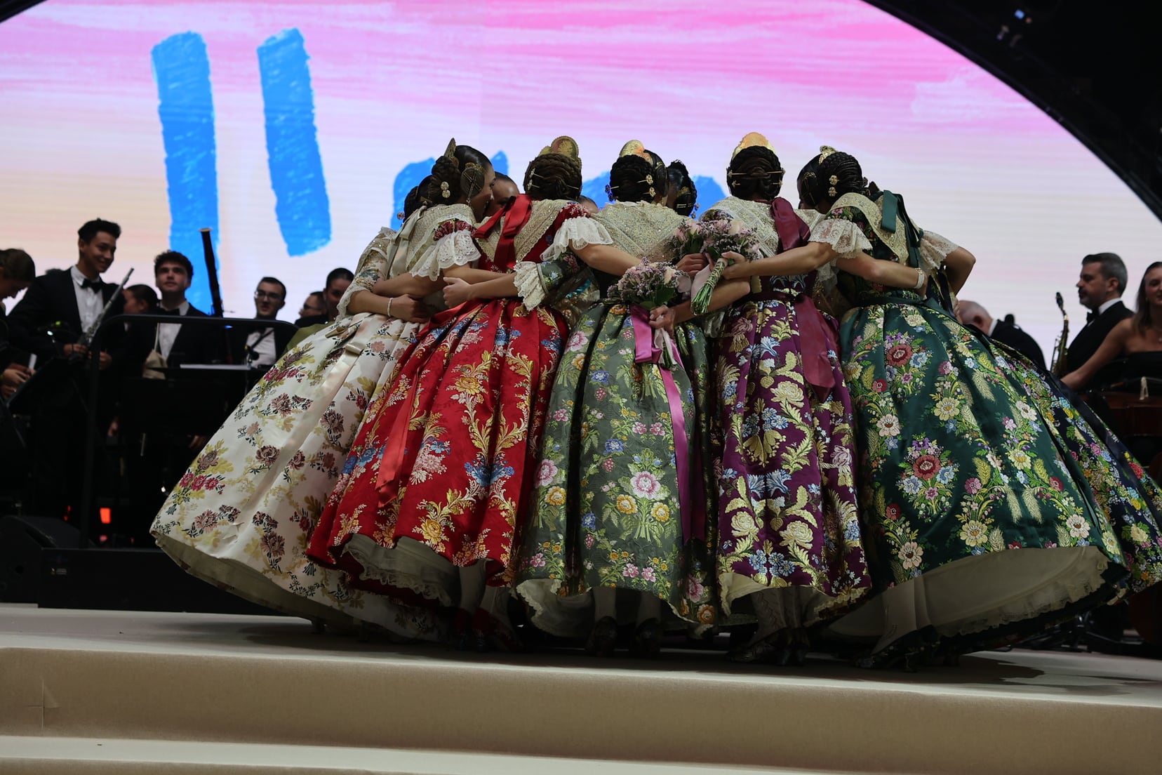 El Roig Arena acoge por primera vez la gala de elección de candidatas a Falleras Mayores de València