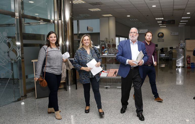 Ramón Ruiz, consejero de educación, acompañado de sus tres directores generales.