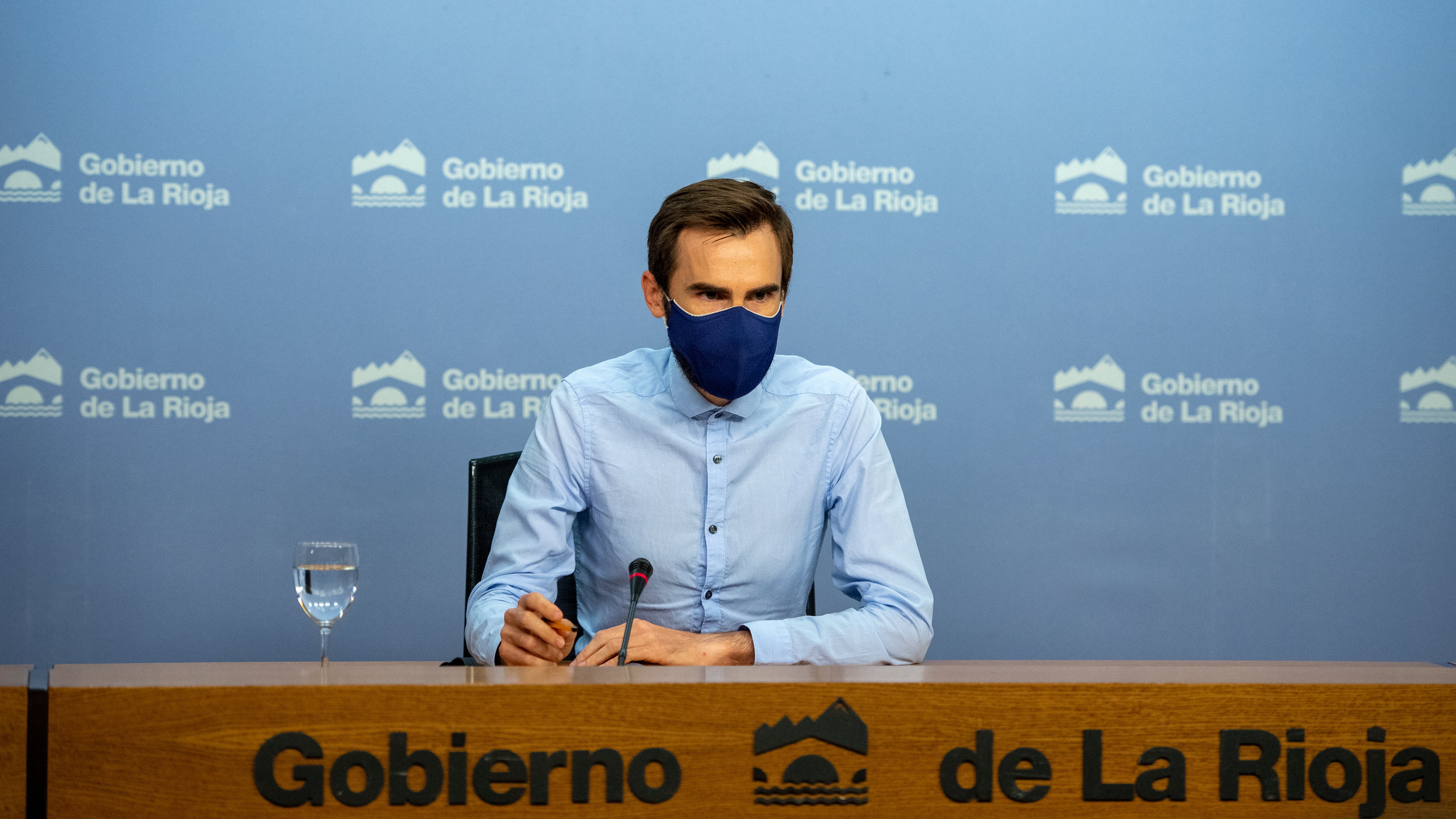 El ex director general de Salud Pública, Pello Latasa, en una rueda de prensa