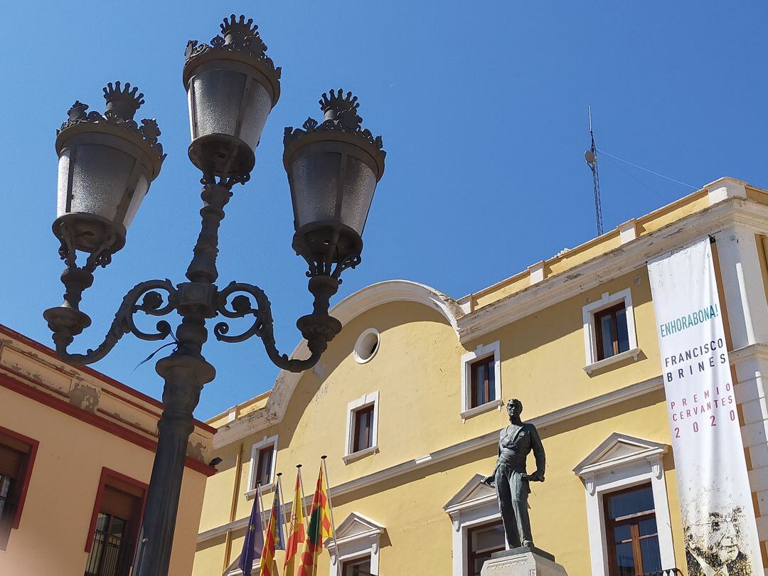 Alumbrado municipal en la ciudad de Oliva 