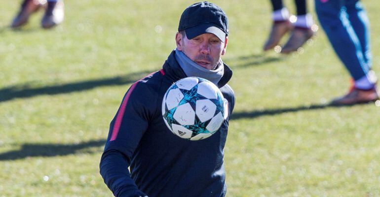 Simeone, durante el entrenamiento matutino en Majadahonda