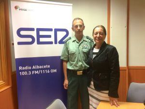 Jesús Manuel Rodrigo, con la directora de Radio Albacete, Justina Gómez