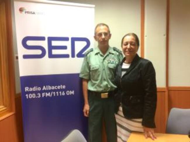 Jesús Manuel Rodrigo, con la directora de Radio Albacete, Justina Gómez