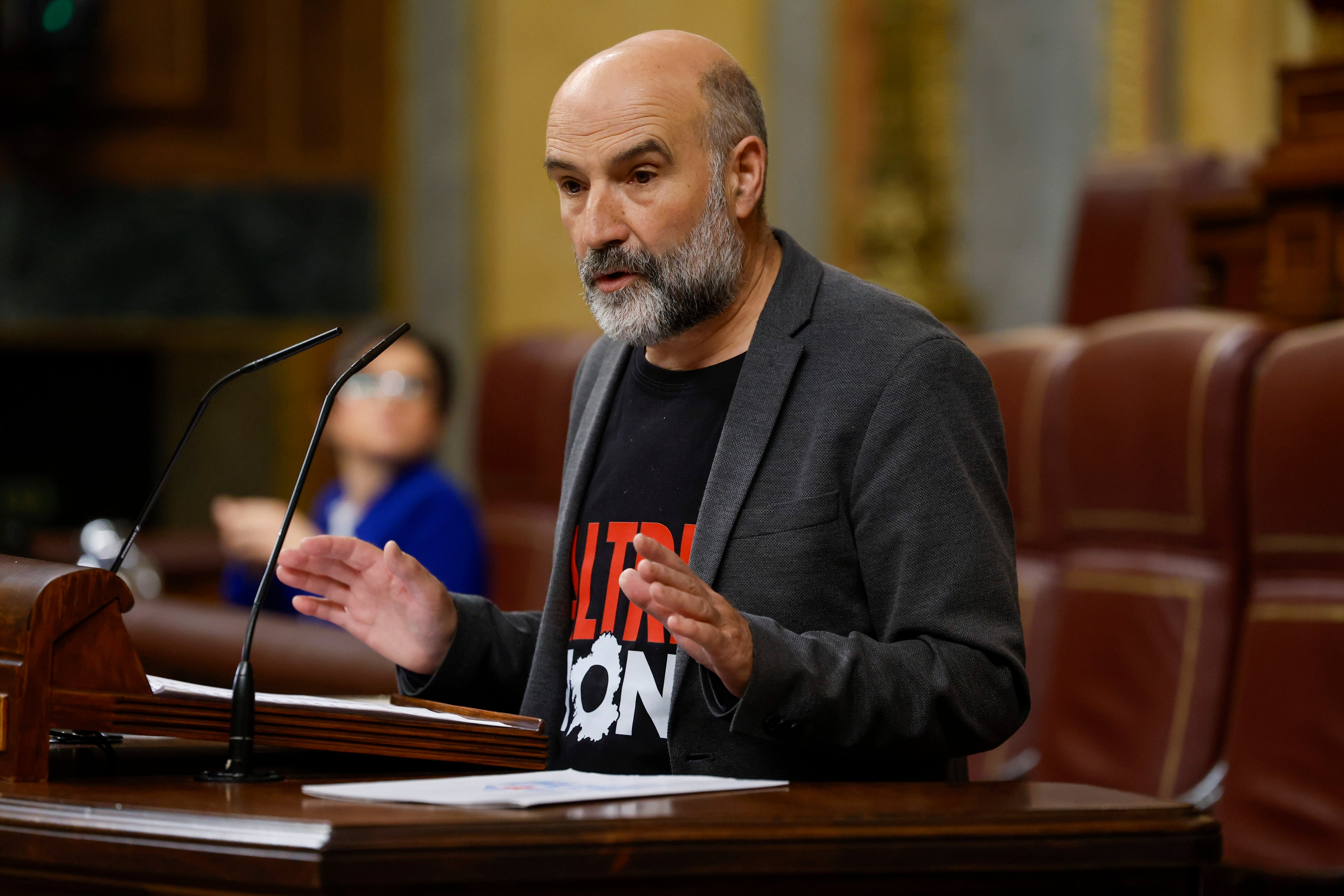 El diputado del BNG Néstor Rego interviene en un pleno en el Congreso. EFE/ J.J. Guillén