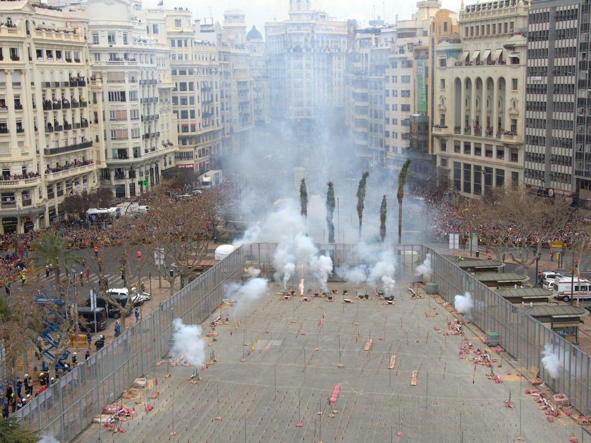 Segunda mascletà de las Fallas 2026 con firma de Hermanos Sirvent dedicada a su padre