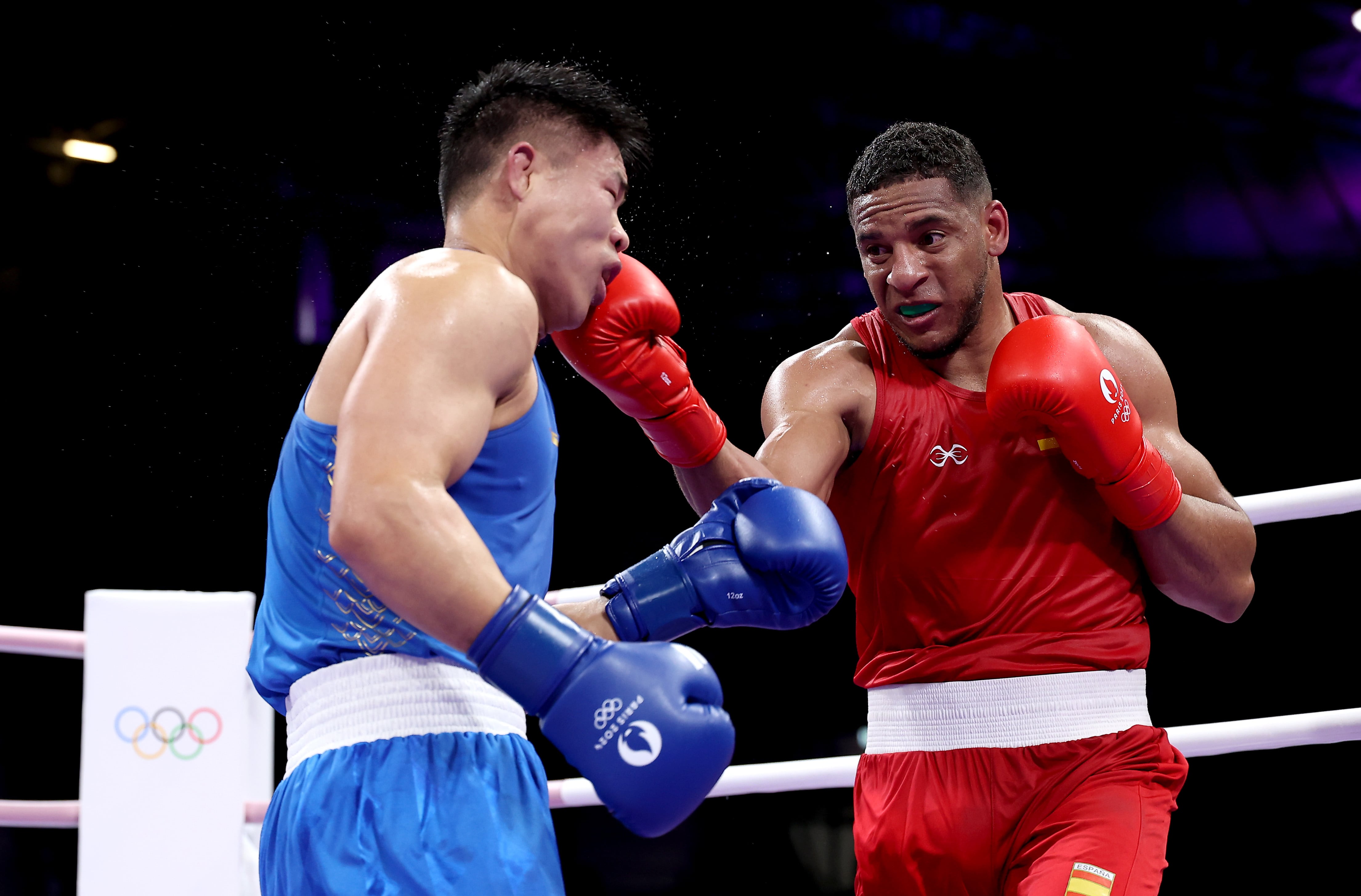 Enmanuel Reyes Pla, durante su combate con Xuezhen Han en los Juegos Olímpicos de París 2024