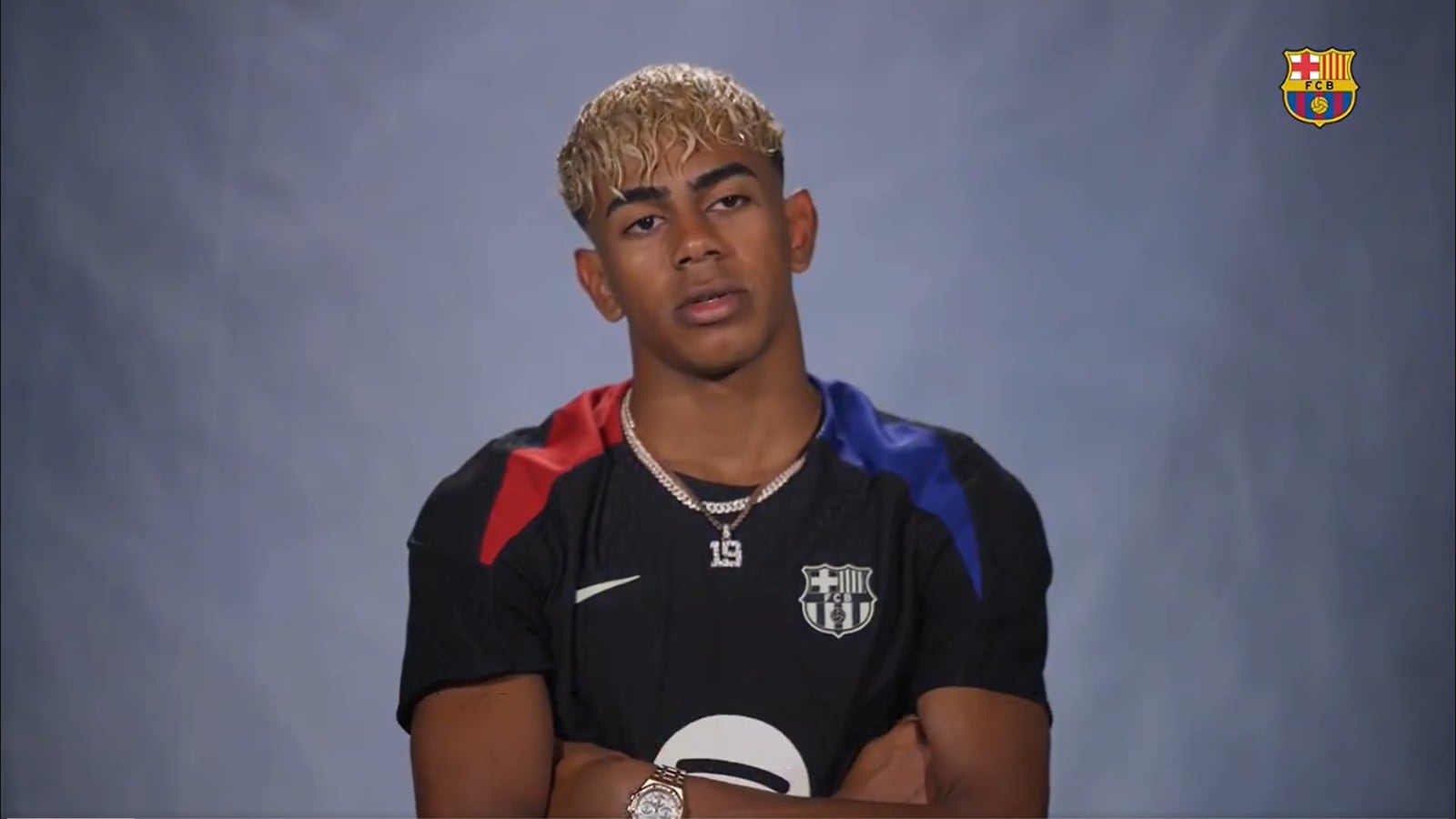 Lamine Yamal eligiendo los jugadores.