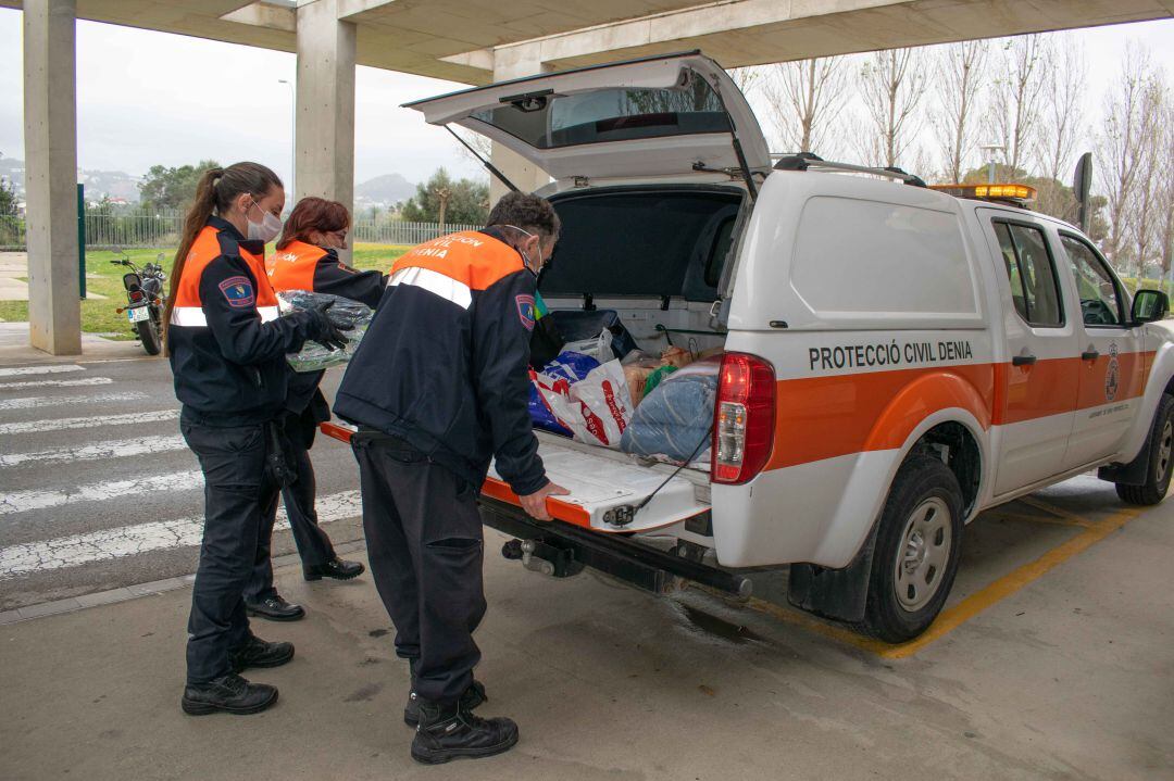 Imagen de archivo de marzo de 2020, de voluntarios de Protección Civil.