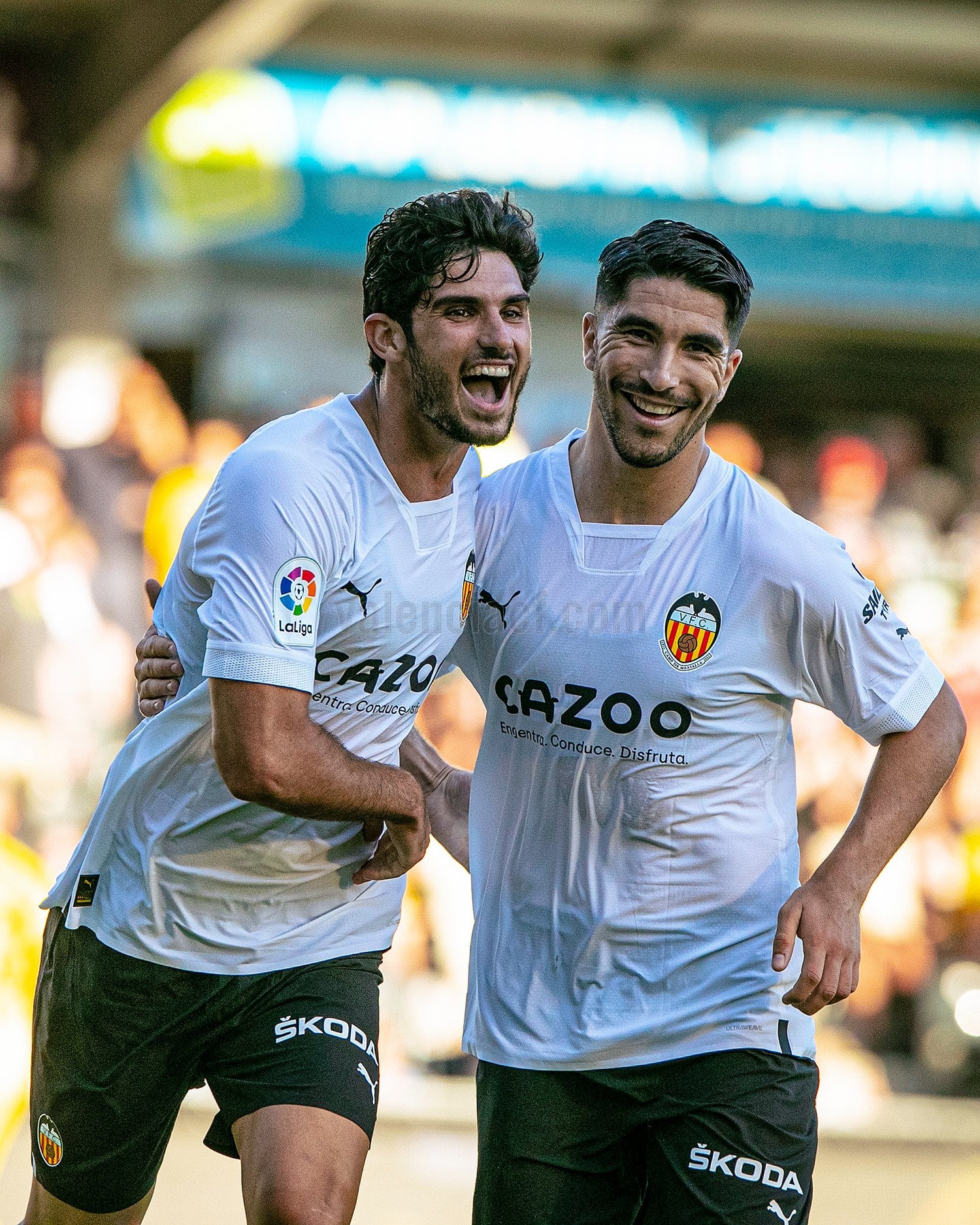 Guedes y Carlos Soler, ante el Borussia Dortmund.
