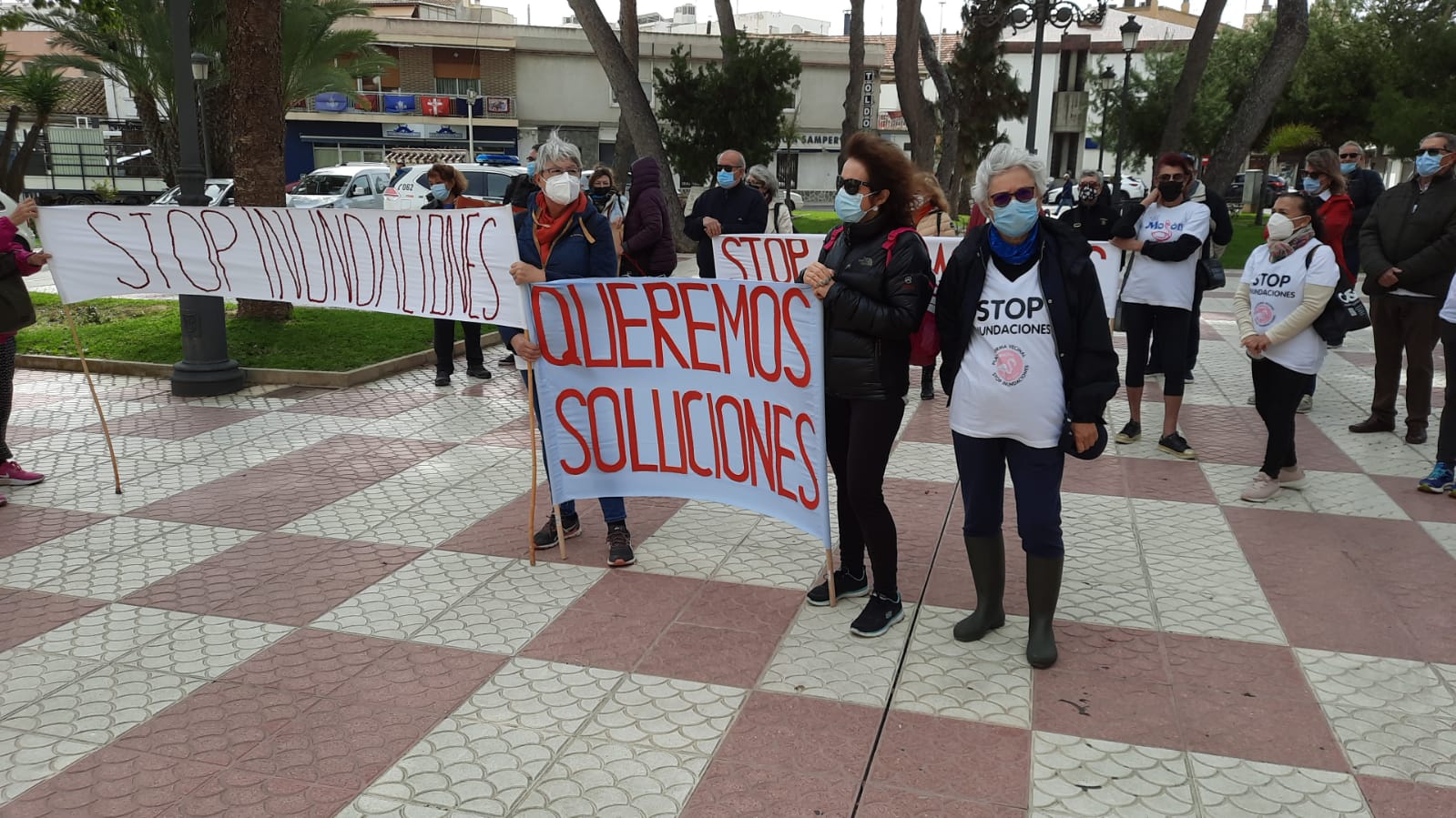 Protestas de vecinos de El Mojón por los problemas que tienen cada vez que llueve