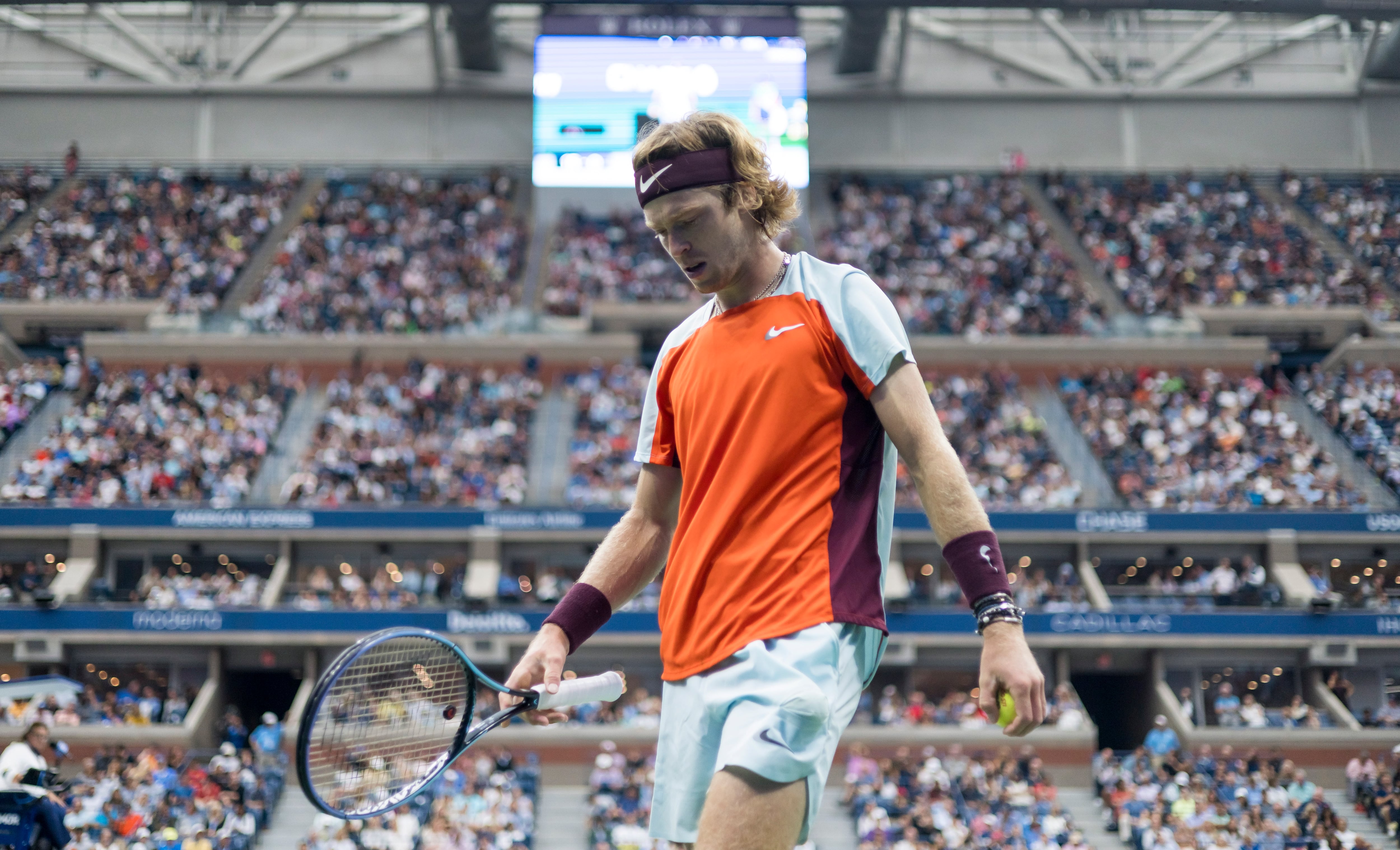 Flushing Meadows (United States), 07/09/2022.- Andrey Rublev of Russia reacts after losing a point to Frances Tiafoe of the US in their quarterfinals match of the US Open Tennis Championships at the USTA National Tennis Center in the Flushing Meadows, New York, USA, 07 September 2022. The US Open runs from 29 August through 11 September. (Tenis, Abierto, Francia, Rusia, Estados Unidos, Nueva York) EFE/EPA/JUSTIN LANE
