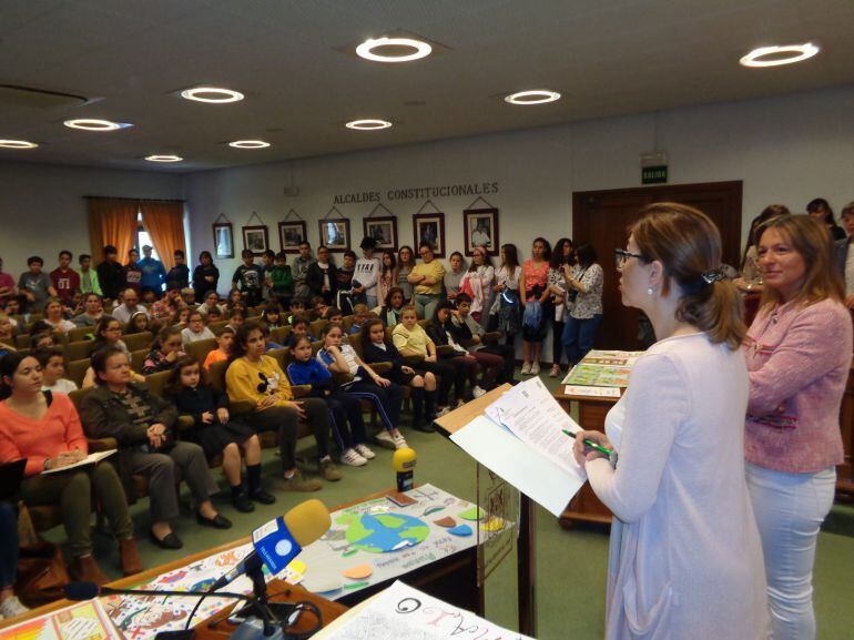 La alcaldesa, Raquel González, y la concejal de Consumo, María Ángeles Marín, presidieron la entrega de premios