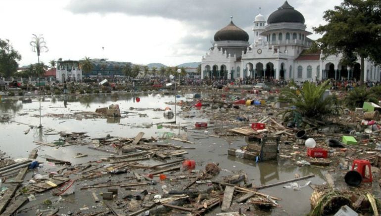 Imagen del devastador tsunami que dejaba cerca de 30.000 muertos en 2004 en Sri Lanka 