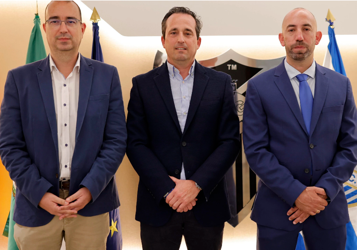 Jesús Gutiérrez junto al director general del Málaga Kike Pérez