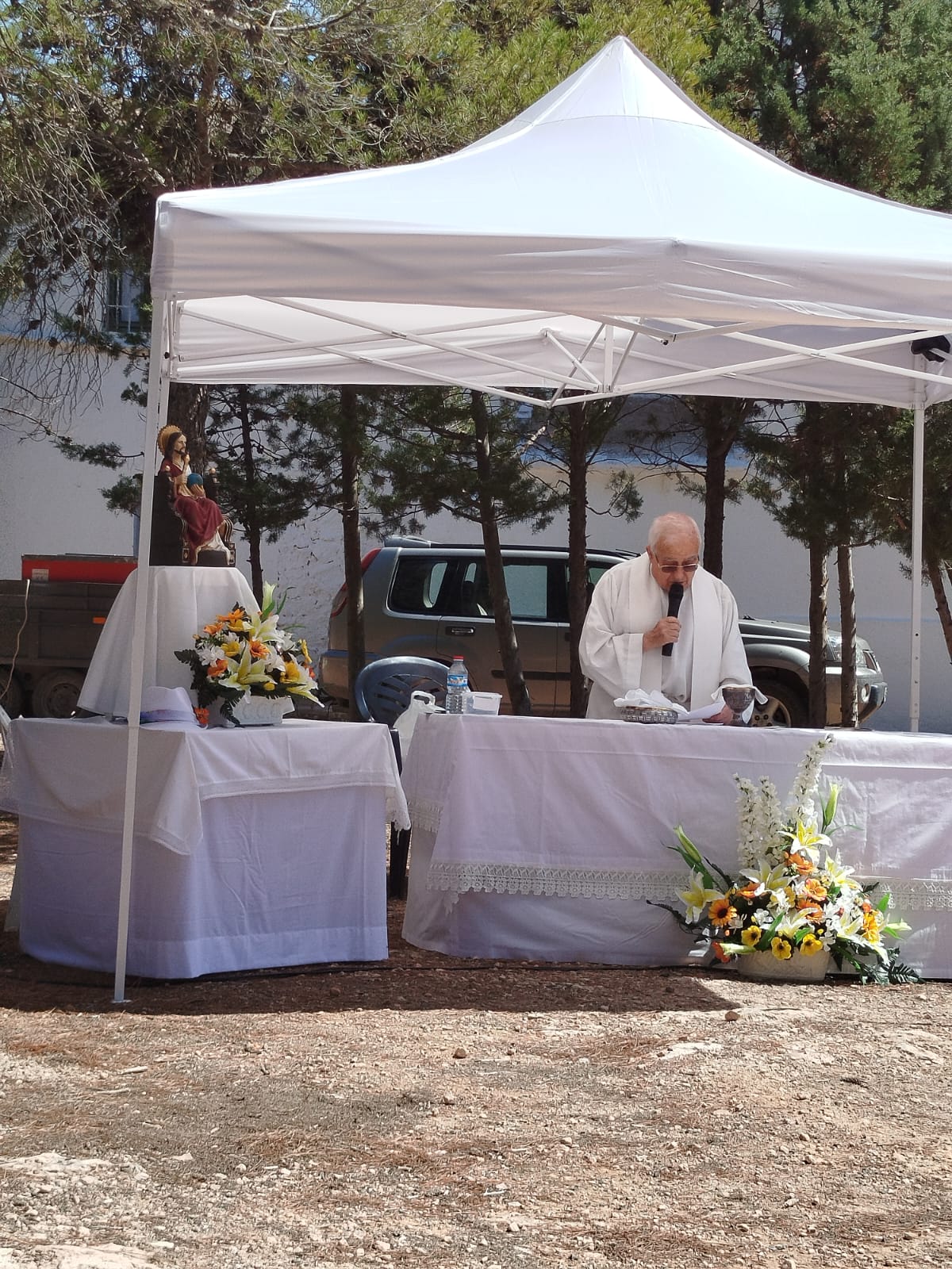 Don Eladio, en la misa